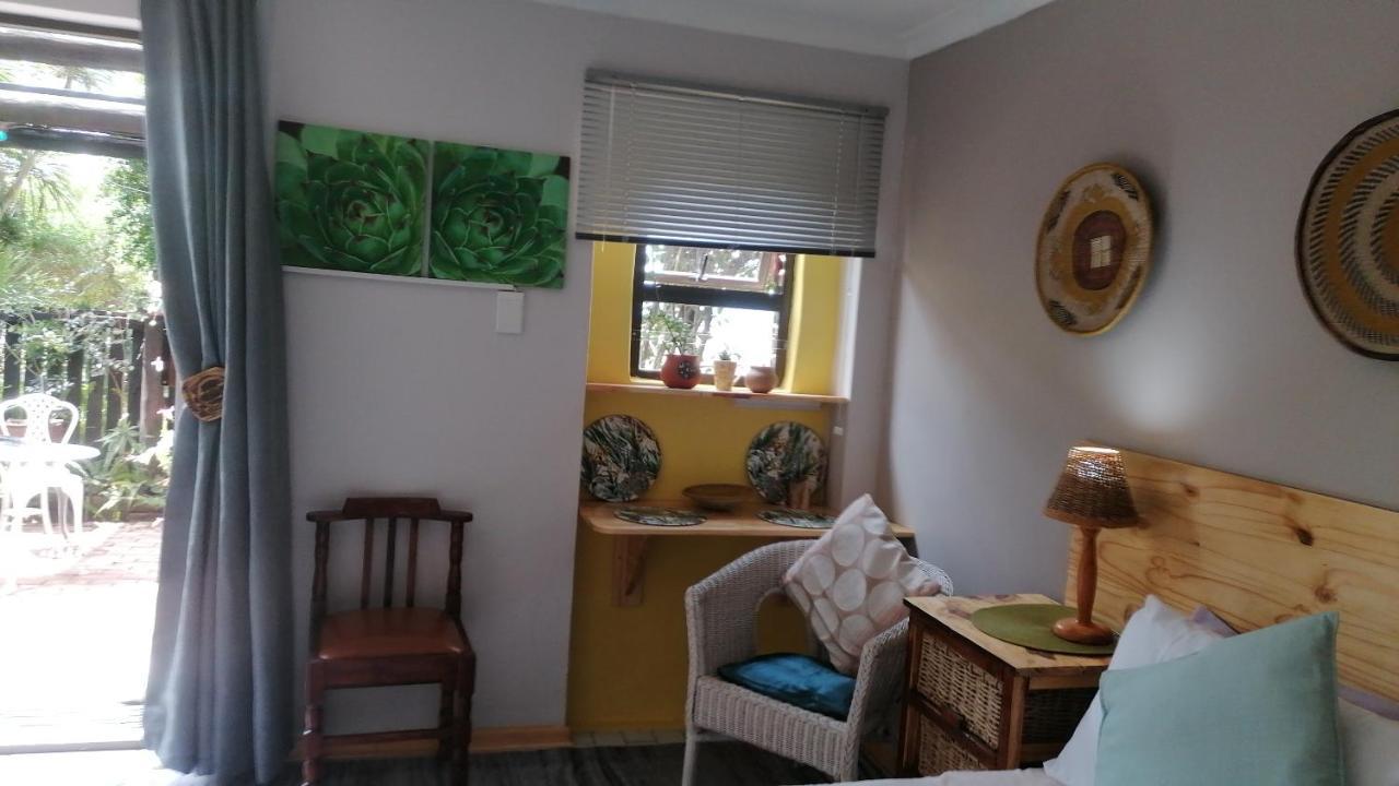 A1 Kynaston Self Catering Or Bed And Breakfast Jeffreys Bay Exterior photo