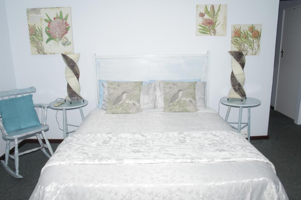 A1 Kynaston Self Catering Or Bed And Breakfast Jeffreys Bay Exterior photo